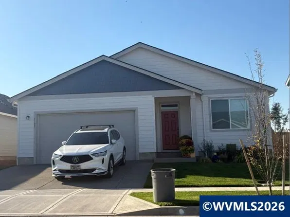 1135 Clemson St, Woodburn, OR 97071