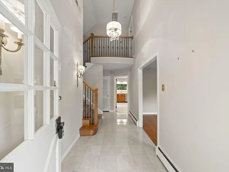 1026 Waltham Rd — Photo 3