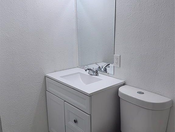 4th image of 1123 Royale Dr