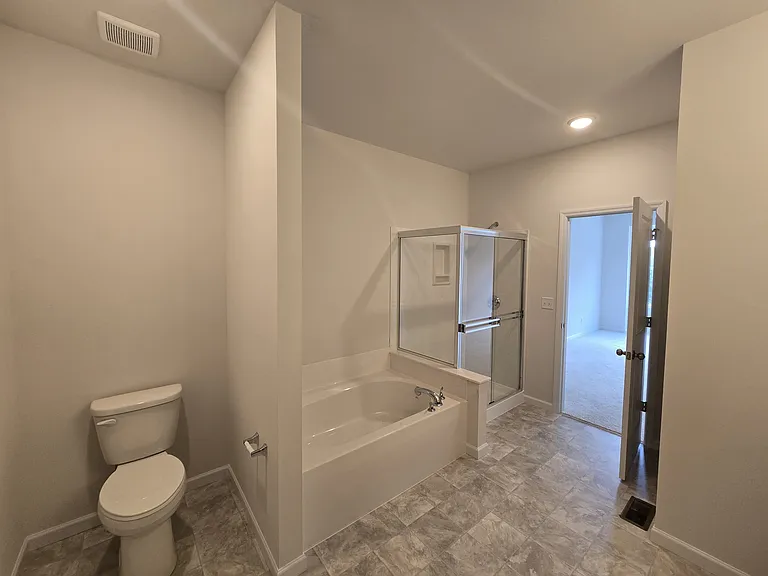 140 Sterling Dr — Photo 22