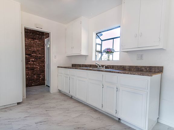 5th image of 13612 Garrick Ave
