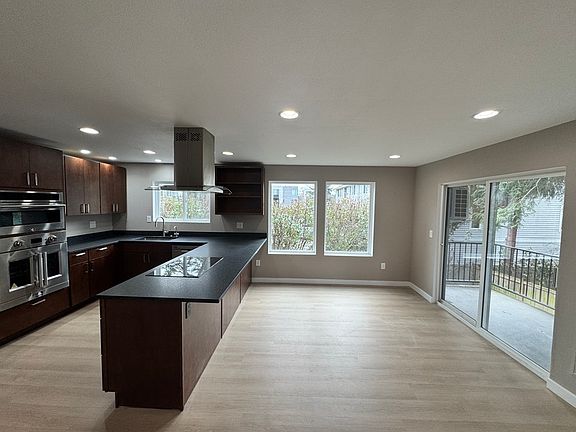 3rd image of 6015 Lakeview Dr APT 3
