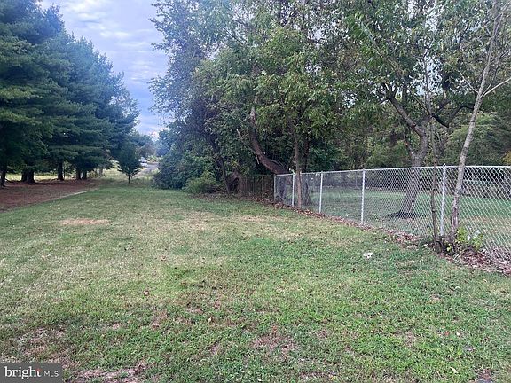 3rd image of 8617 Woodyard Rd