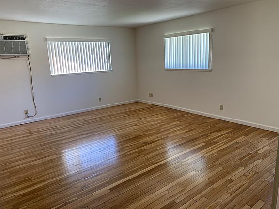 4th image of 123 W Beverly Pl APT C