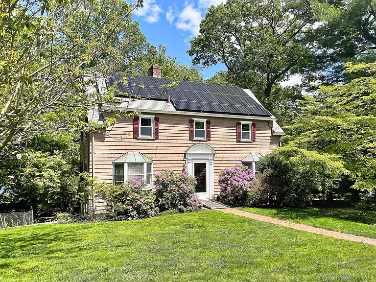 37 Emerson Rd — Photo 1
