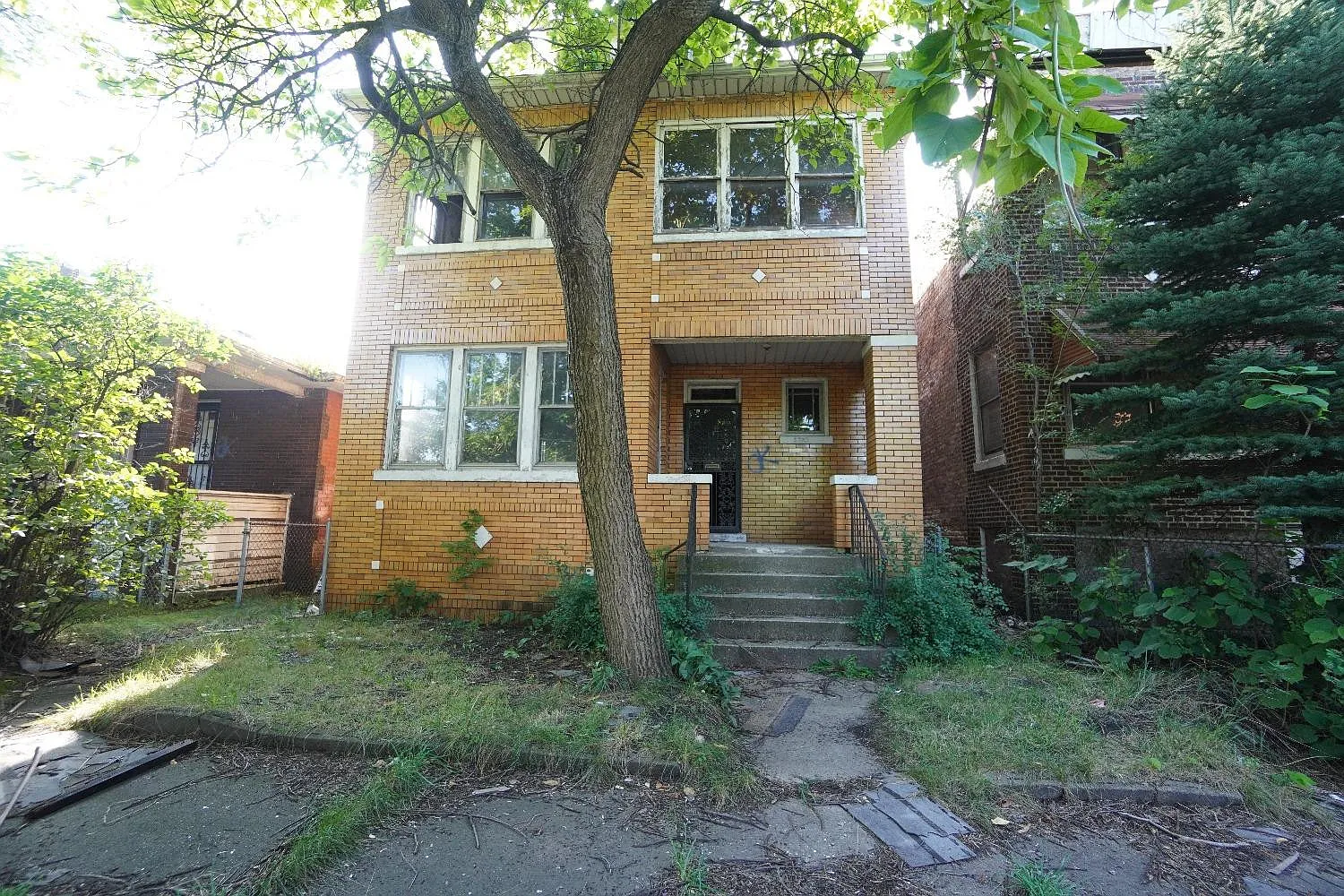 1370 Van Buren St photo 1