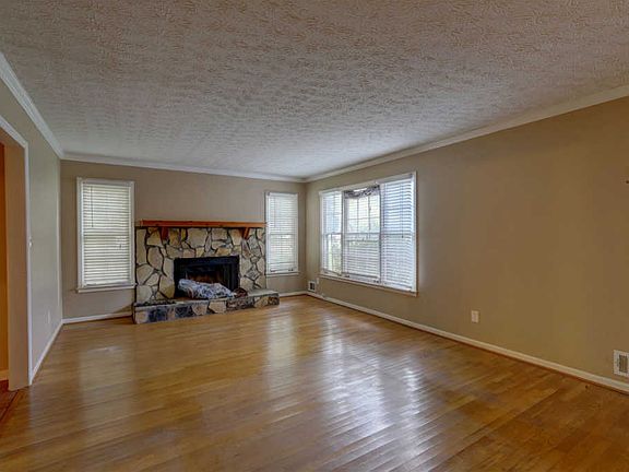 3rd image of 1715 Drakes Dr