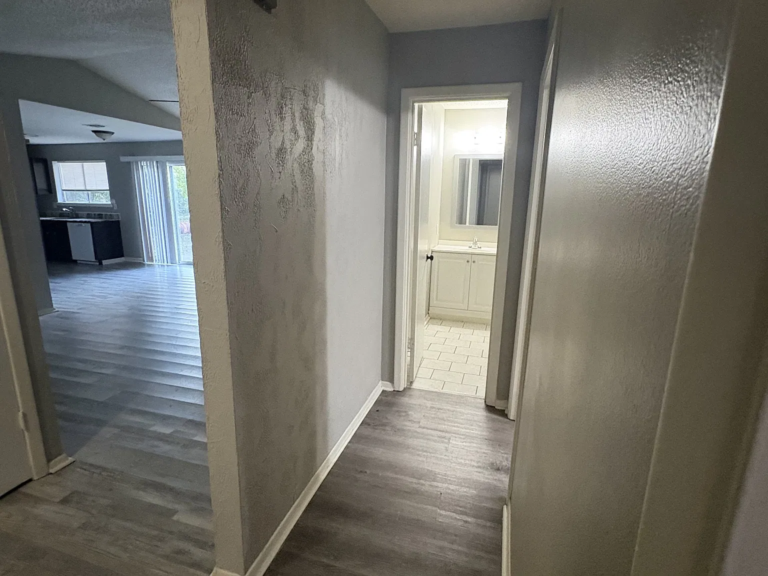 4 bed, 1352 sqft, $1,350 — Photo 2