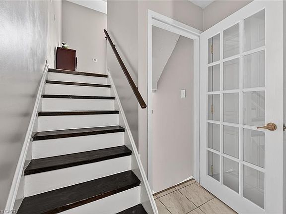 3rd image of 23 Rosedale Ct