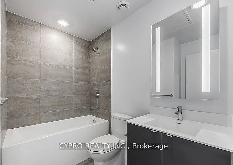 500 Dupont St #616 — Photo 10