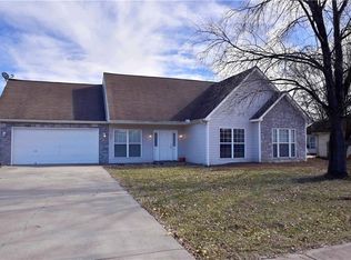 407 N Salem Rd, Oak Grove, MO 64075