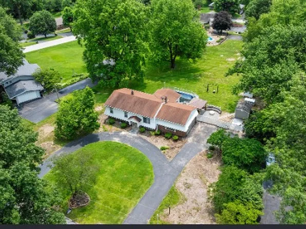 55 Queens Dr, Florissant, MO 63034