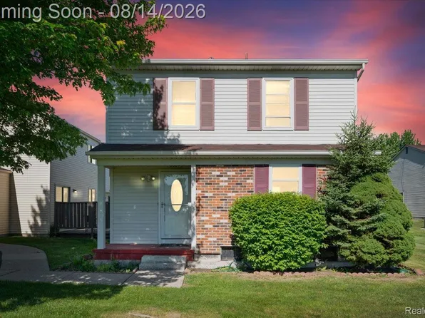 2824 Roundtree Dr, Troy, MI 48083