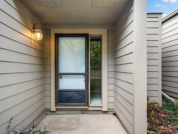 2nd image of 640 Watersedge Ct