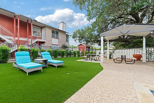 Langtry Apartments Photo 1