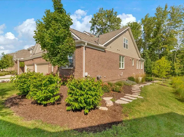 48614 Windfall Rd, Novi, MI 48374