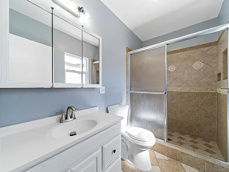 15517 Thornlake Ave — Photo 8