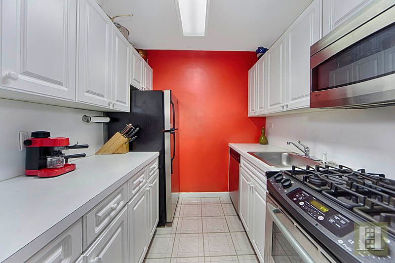 2nd image of 165 W 66th St APT 11P