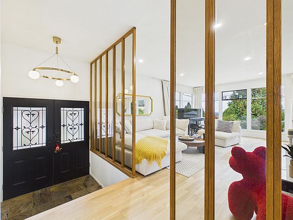 3rd image of 1316 Honeysuckle Ln