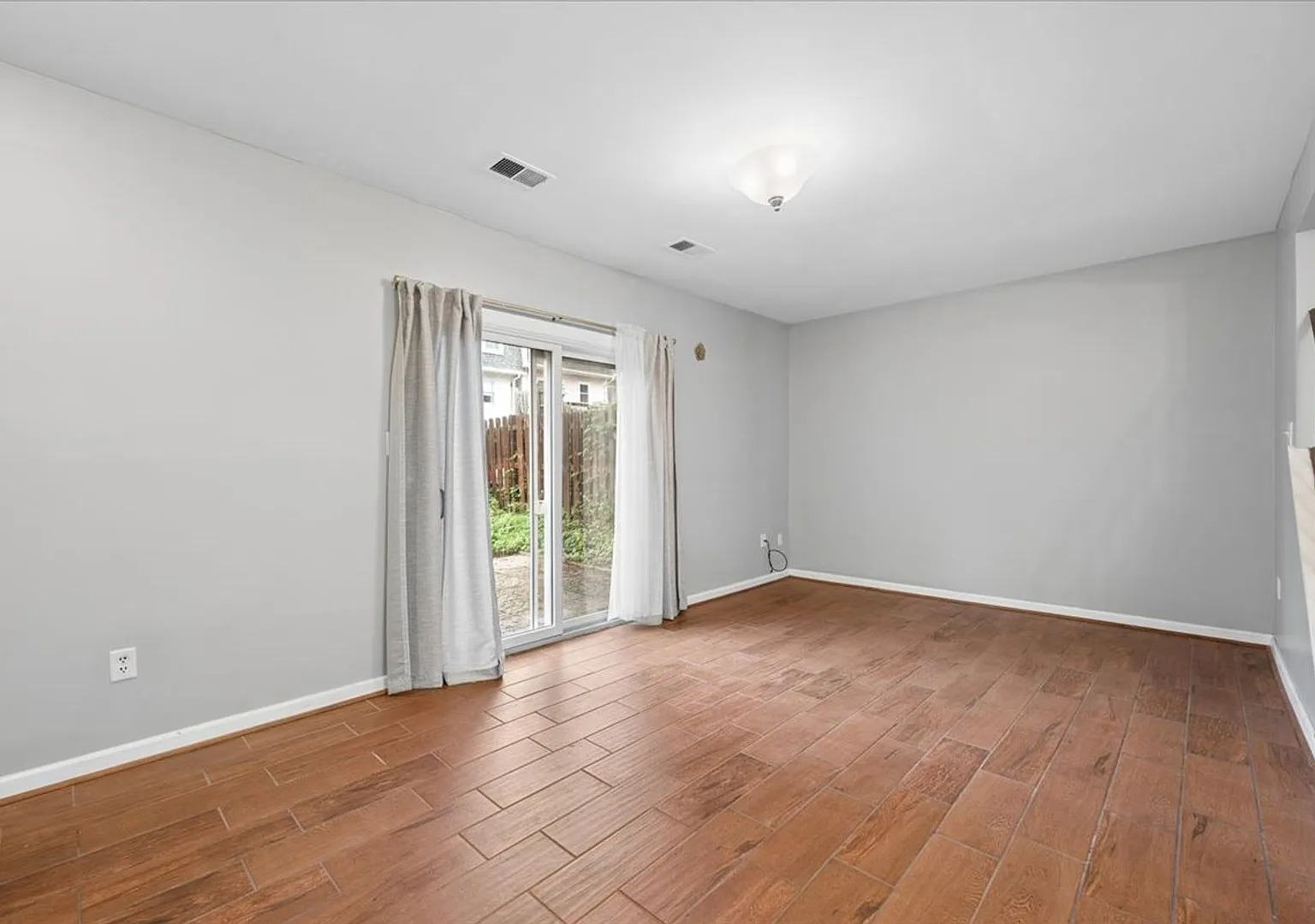 Nice townhouse in Walkersville for LEASE — Photo 2