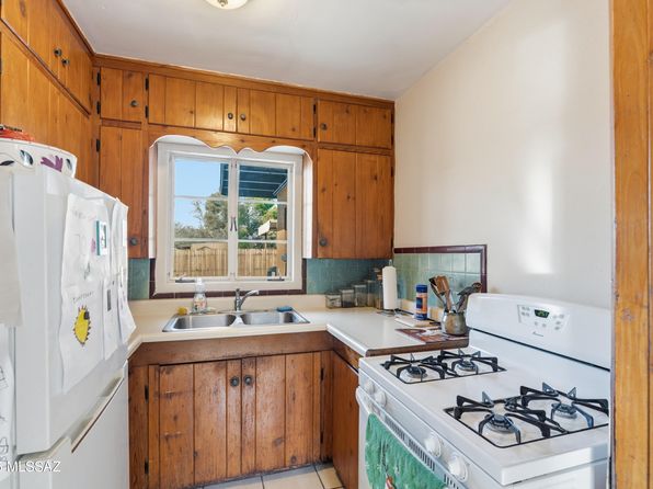 tucson-arizona-458257355 picture