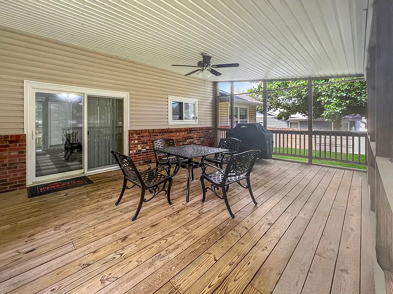 1026 Woodleaf Dr — Photo 16