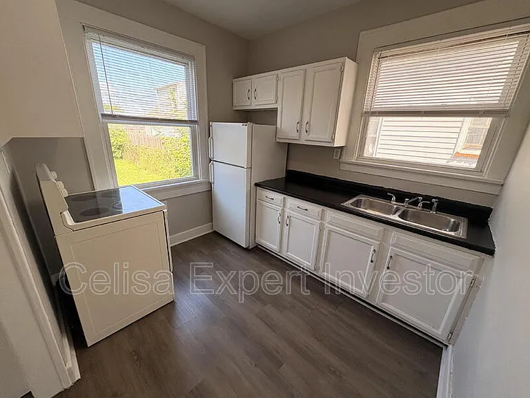 3926 Avondale Dr — Photo 4