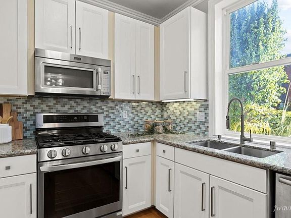 2nd image of 1081 14th St