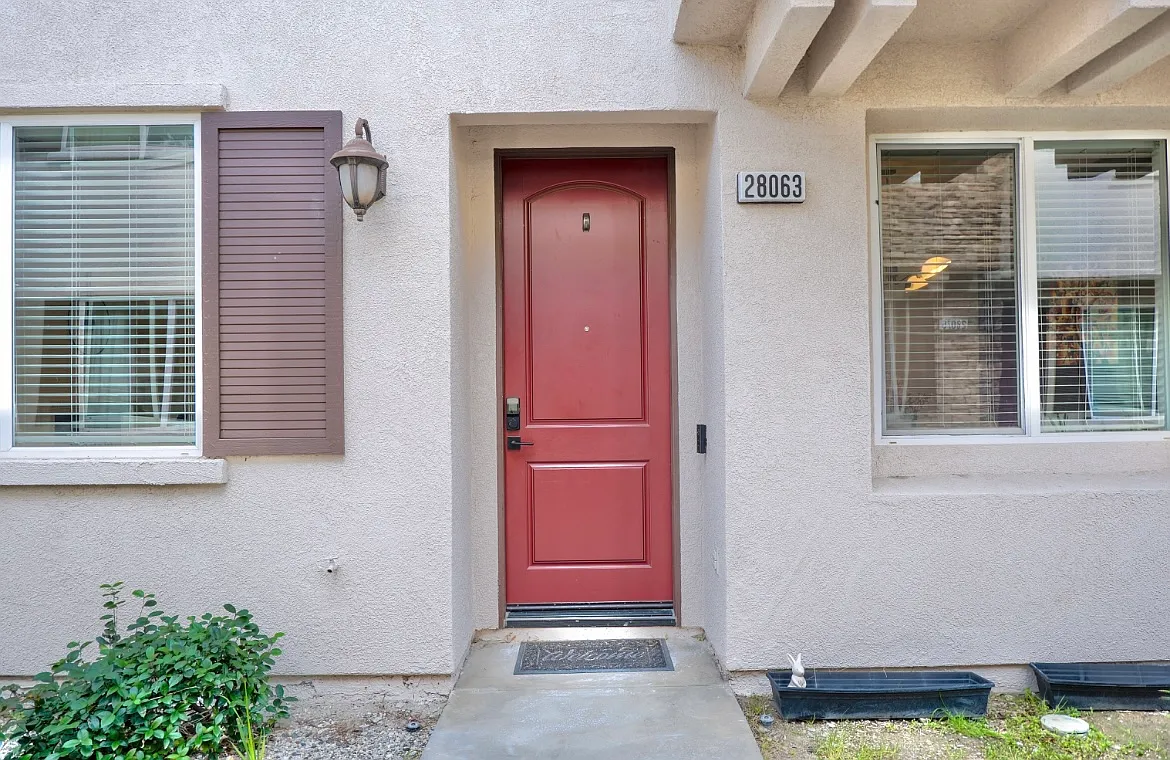 Catherine Dr, Canyon Country — Photo 2