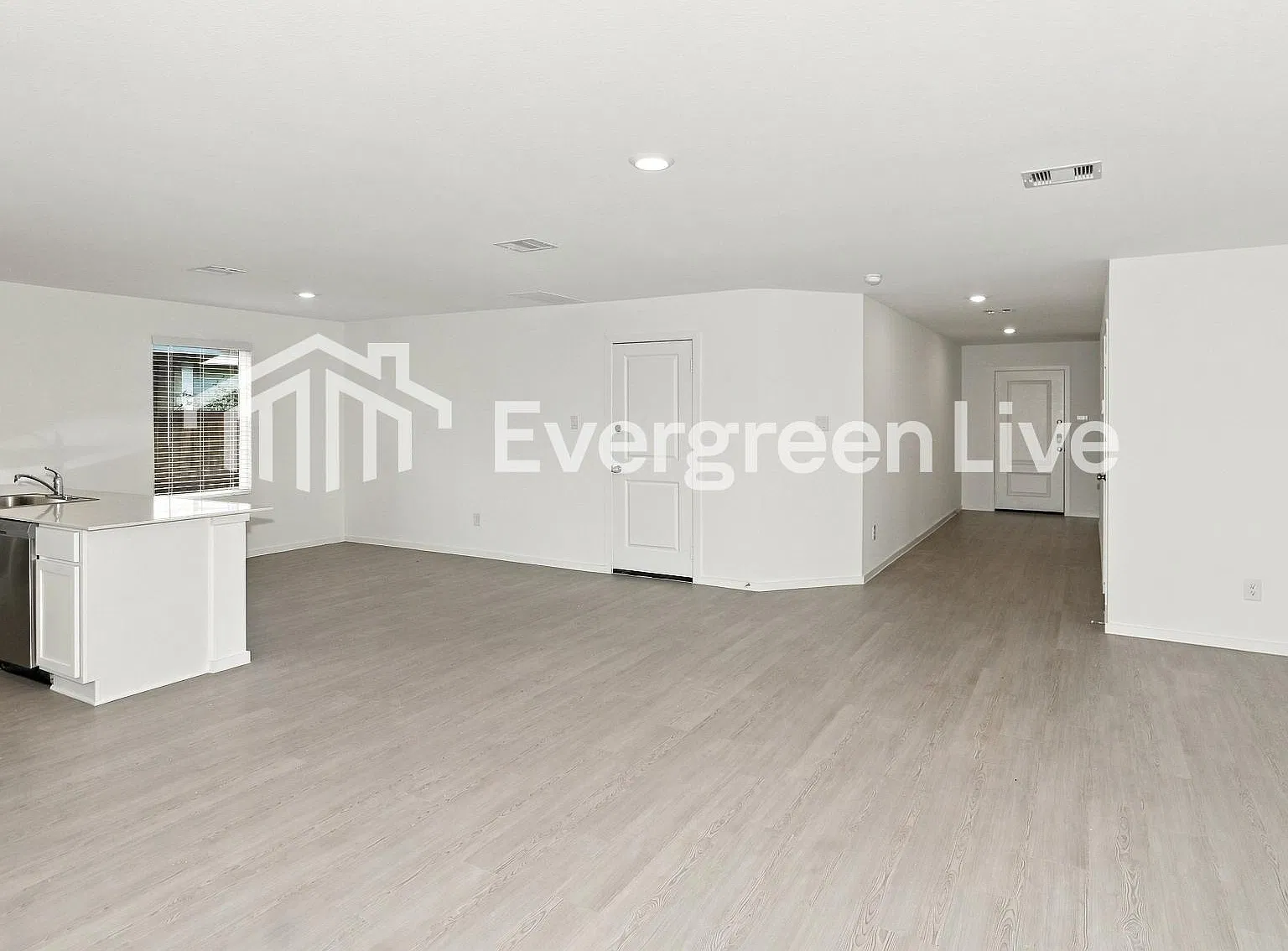 4 bed, 2.5 bath, 1954 sqft, $1,895 — Photo 3