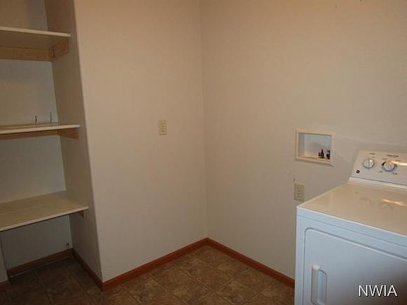 5th image of 806 Brookdale Dr