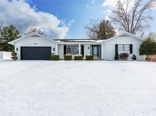 607 Park Hills Dr, Effingham, IL 62401