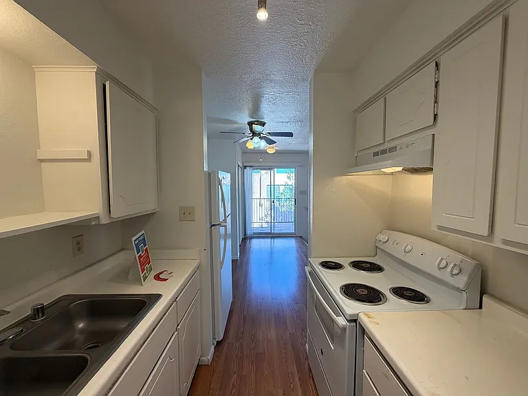 8444 Spain Rd NE — Photo 12