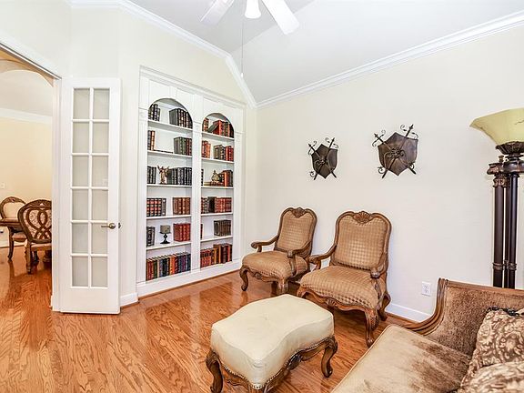 4th image of 2113 Verona Dr