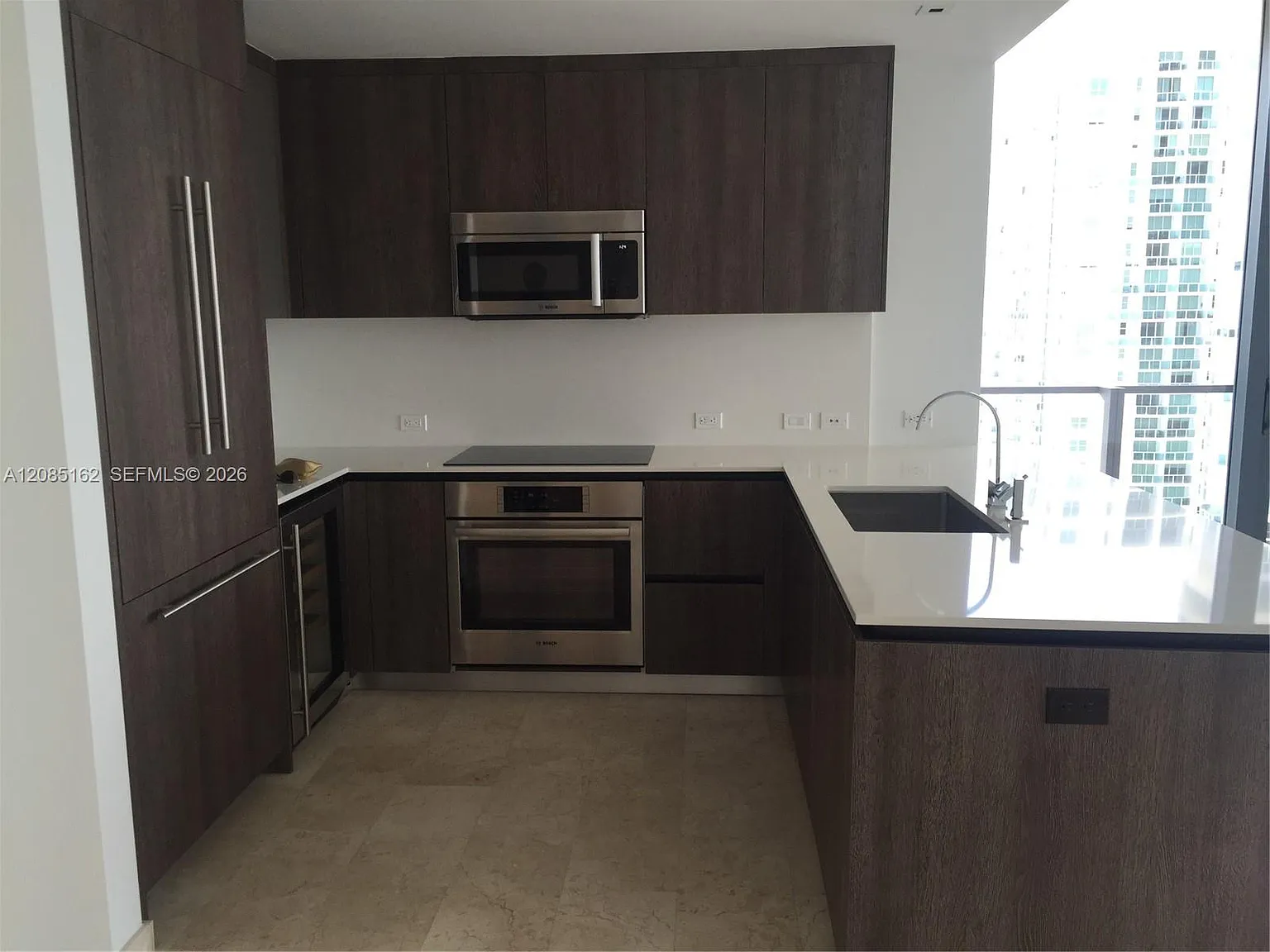 Reach Condo — Photo 2