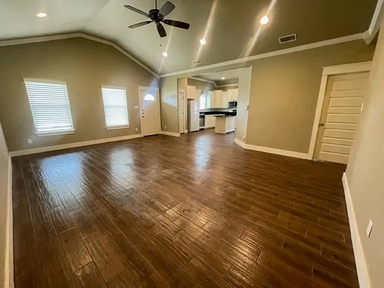1041 Cabernet Dr — Photo 4