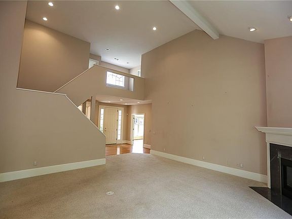 5th image of 33 Harrington Dr
