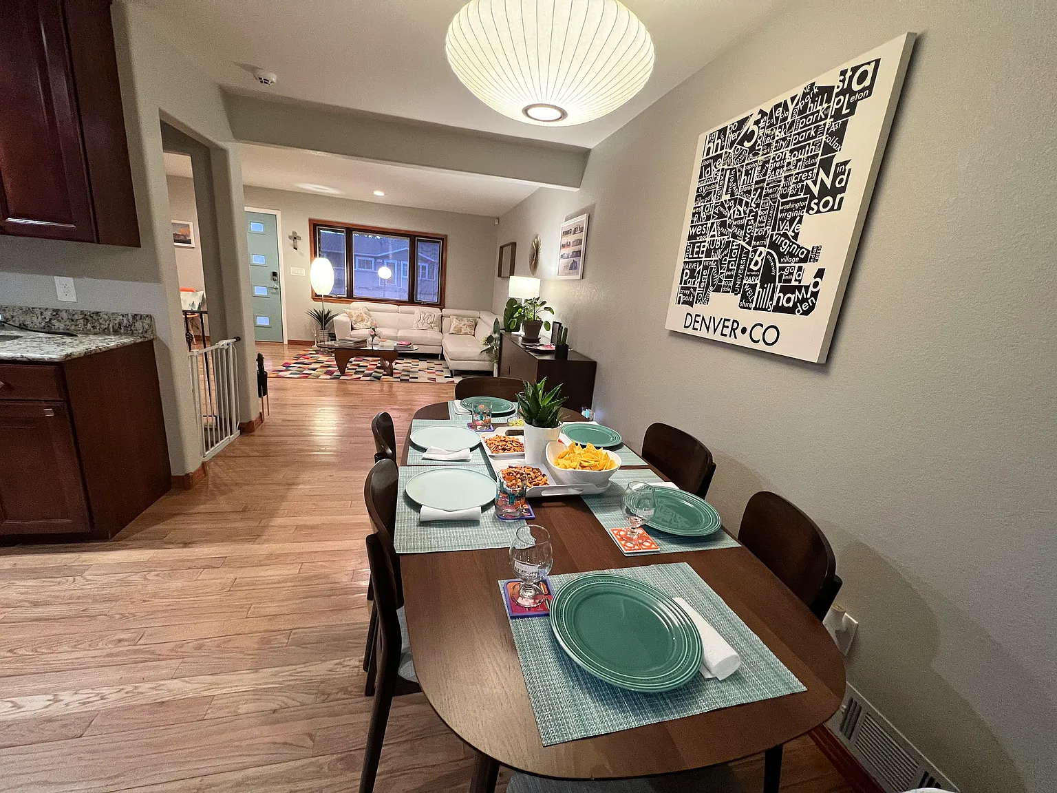 4 bed, 2800 sqft, $1,600 — Photo 2