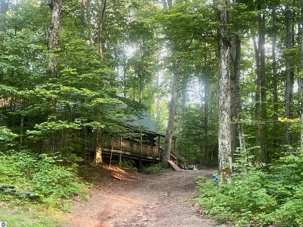 520 E Moorestown Rd, Lake City, MI 49651