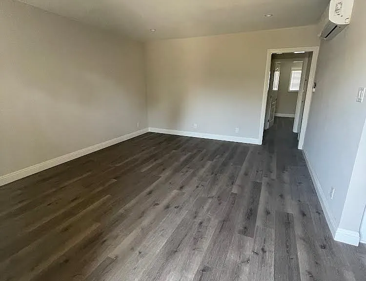 2360 Portland St #999 — Photo 2