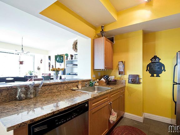 4th image of 1500 Lexington Ave APT 17E