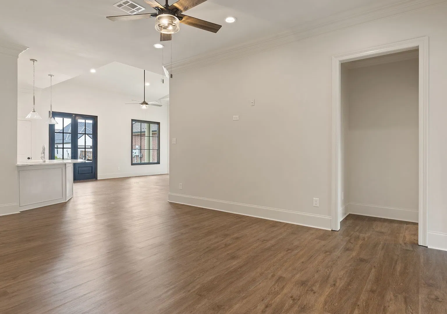 Beautiful Home! Stonehaven On The River Subdivision — Photo 3