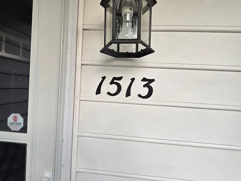 1513 Winterberry Dr — Photo 1
