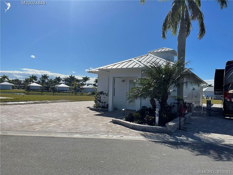 1st image of 561 NW Chipshot Ln