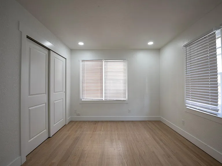 204 W 36th St #2 — Photo 11