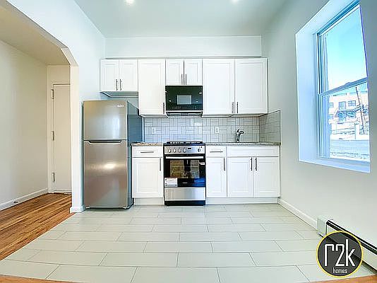3rd image of 14-36 Astoria Blvd #2R