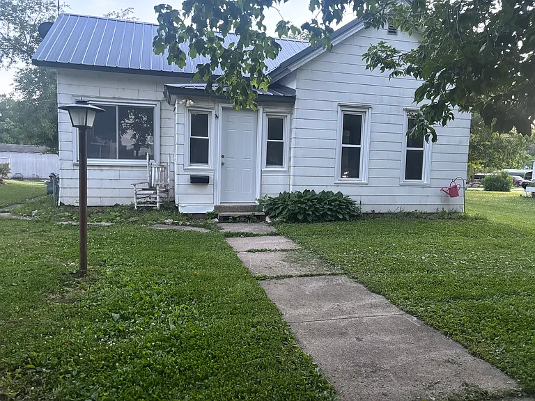 215 N Main St — Photo 2