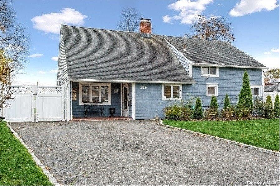 1st image of 159 Elm Dr E