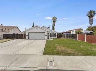 527 Park Warren Dr, Los Banos, CA 93635