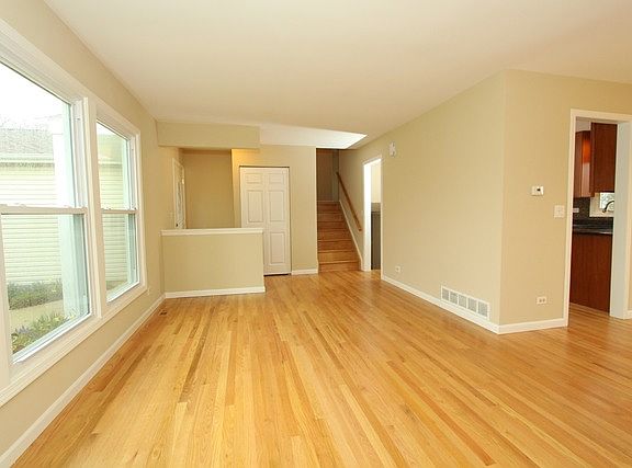 4th image of 2122 Kensington Dr